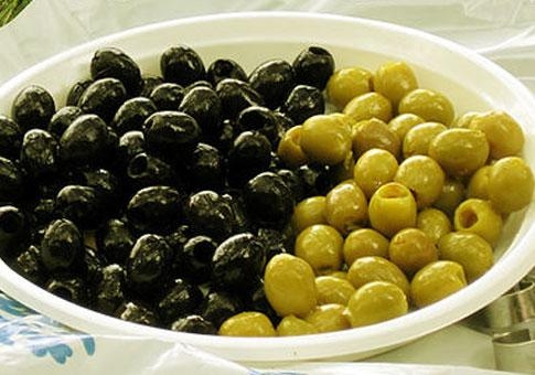 Пицца луковая с анчоусами и оливками Пицца луковая с анчоусами и оливками