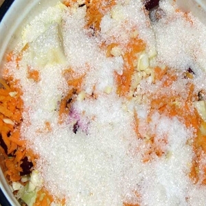 Маринованная капуста со свеклой Маринованная капуста со свеклой
