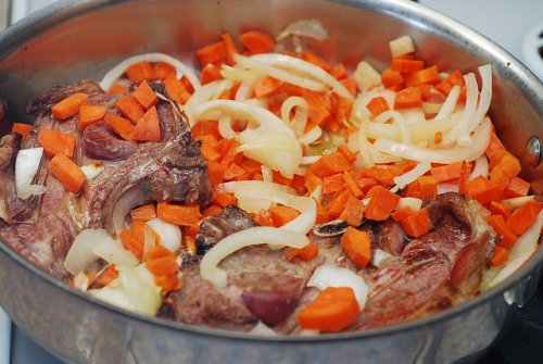 Тушеная баранина с овощами Тушеная баранина с овощами