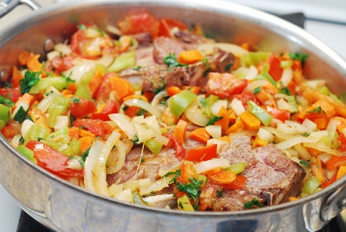 Тушеная баранина с овощами Тушеная баранина с овощами