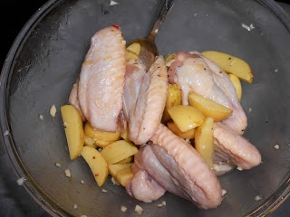 Куриные крылышки с картошкой Куриные крылышки с картошкой