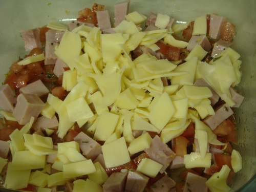 Салат с ветчиной и сыром Салат с ветчиной и сыром