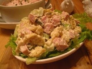 Салат с ветчиной и сыром Салат с ветчиной и сыром
