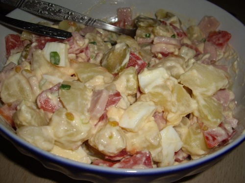 Салат из ветчины и картофеля Салат из ветчины и картофеля