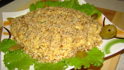 Салат Черепаха с курицей и грецкими орехами Салат Черепаха с курицей и грецкими орехами