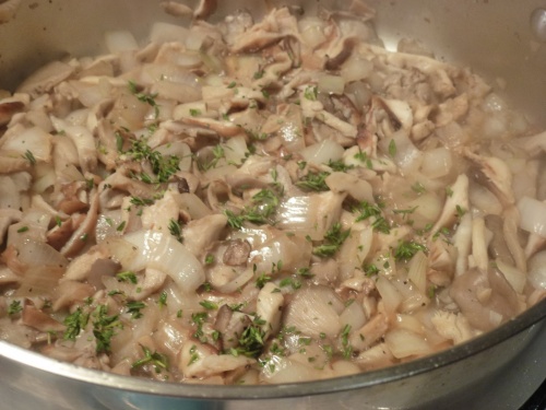 Курица с грибами в сливочном соусе Курица с грибами в сливочном соусе