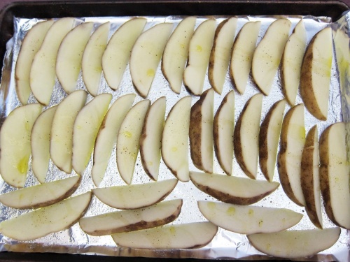 Картофельные дольки с чесноком Картофельные дольки с чесноком