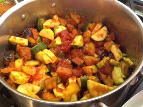 Баклажаны тушеные с овощами Баклажаны тушеные с овощами