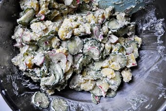 Салат из соленых огурцов и картофеля Салат из соленых огурцов и картофеля