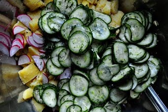 Салат из соленых огурцов и картофеля Салат из соленых огурцов и картофеля