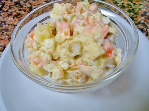 Салат с копченой рыбой Салат с копченой рыбой
