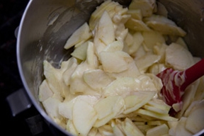 Нежный яблочный пирог с хрустящей корочкой Нежный яблочный пирог с хрустящей корочкой