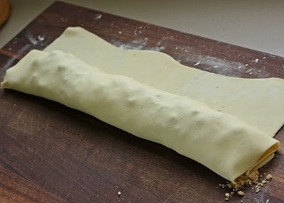 Быстрый яблочный штрудель с изюмом, миндалем и корицей Быстрый яблочный штрудель с изюмом, миндалем и корицей