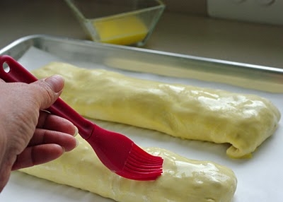 Быстрый яблочный штрудель с изюмом, миндалем и корицей Быстрый яблочный штрудель с изюмом, миндалем и корицей