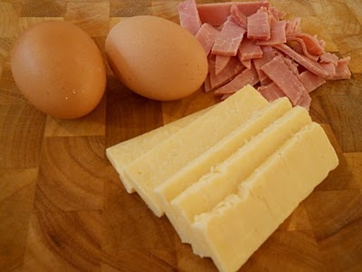 Яичница с ветчиной и сыром Яичница с ветчиной и сыром