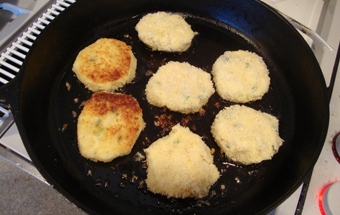 Картофельные котлетки с крабовыми палочками Картофельные котлетки с крабовыми палочками