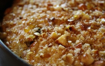 Постный пирог с орехами и изюмом Постный пирог с орехами и изюмом