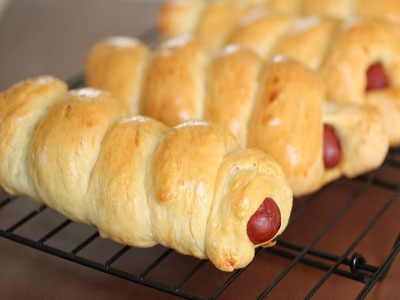 Булка с сосиской Булка с сосиской