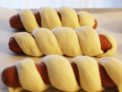 Булка с сосиской Булка с сосиской