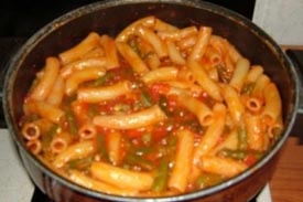 Спагетти с фасолью и соусом Спагетти с фасолью и соусом