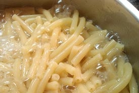 Спагетти с фасолью и соусом Спагетти с фасолью и соусом