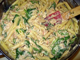 Тальятелле с курицей и шпинатом Тальятелле с курицей и шпинатом