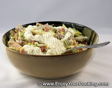 Салат с копченым сыром Салат с копченым сыром