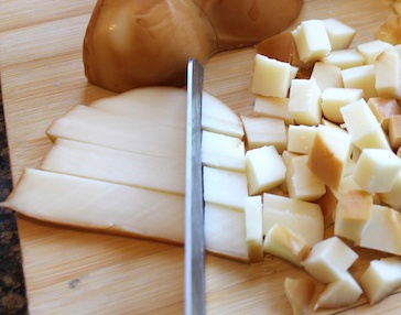 Салат с копченым сыром Салат с копченым сыром
