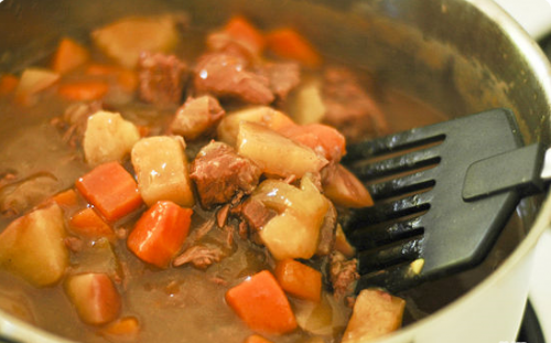 Жаркое из говядины с овощами Жаркое из говядины с овощами