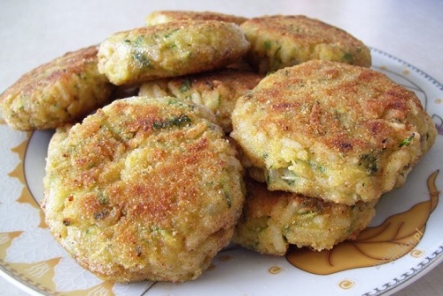 Куриные котлеты с рисом и кабачком Куриные котлеты с рисом и кабачком