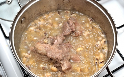 Фасолевый суп с мясом свинины Фасолевый суп с мясом свинины