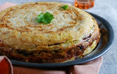 Блинный пирог с мясом и яйцом Блинный пирог с мясом и яйцом