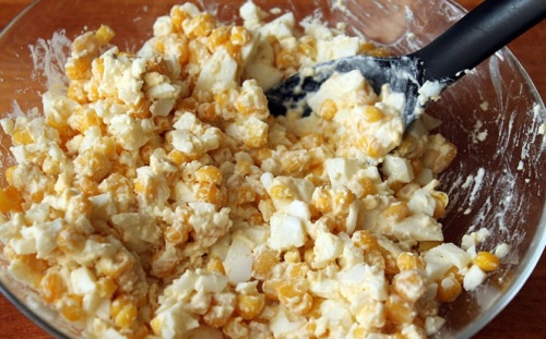Яичный салат с кукурузой Яичный салат с кукурузой