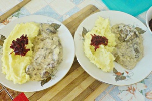 Куриная печень в сметане в мультиварке Куриная печень в сметане в мультиварке