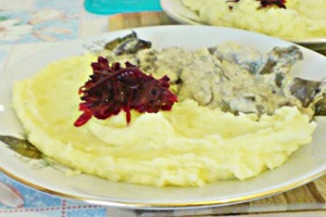 Куриная печень в сметане в мультиварке Куриная печень в сметане в мультиварке