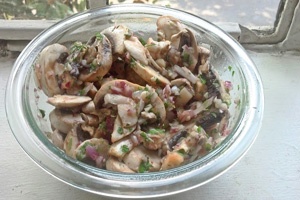 Быстрая закуска из шампиньонов Быстрая закуска из шампиньонов