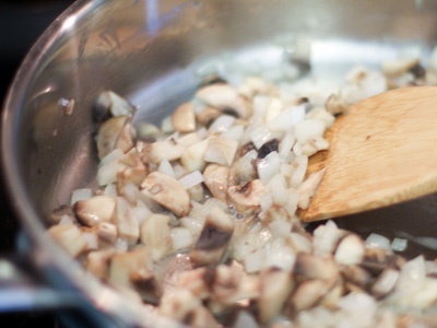 Салат с языком и шампиньонами Салат с языком и шампиньонами