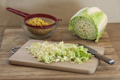 Салат из пекинской капусты с кукурузой Салат из пекинской капусты с кукурузой