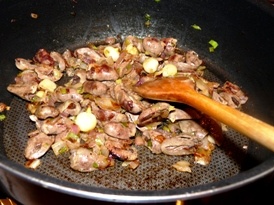 Куриные сердечки в сметанном соусе Куриные сердечки в сметанном соусе