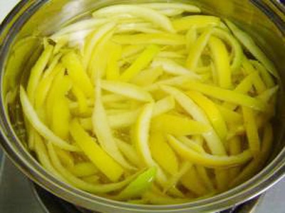 Цукаты из лимонных корочек Цукаты из лимонных корочек