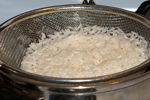 Салат с крабовыми палочками и рисом Салат с крабовыми палочками и рисом