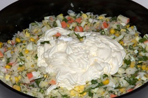Салат с крабовыми палочками и рисом Салат с крабовыми палочками и рисом