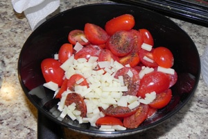 Салат с сыром и помидорами Салат с сыром и помидорами