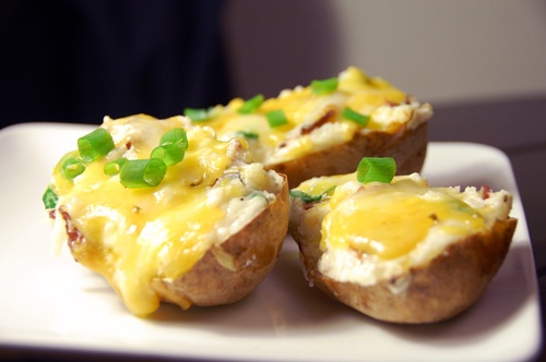 Картошка в мундире с сыром и чесноком Картошка в мундире с сыром и чесноком