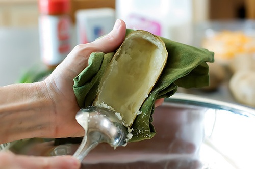 Картошка в мундире с сыром и чесноком Картошка в мундире с сыром и чесноком