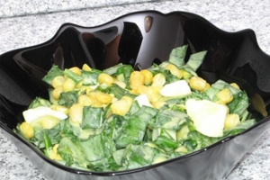 Салат с черемшой, яйцами и кукурузой Салат с черемшой, яйцами и кукурузой