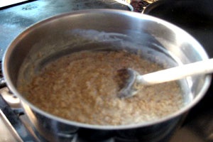 Овсяная каша с молоком Овсяная каша с молоком