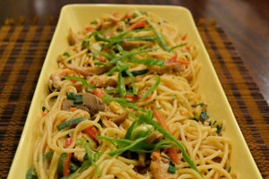 Лапша удон с курицей и овощами Лапша удон с курицей и овощами