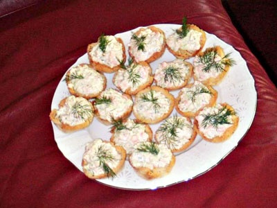 Тарталетки с сыром и крабовыми палочками Тарталетки с сыром и крабовыми палочками