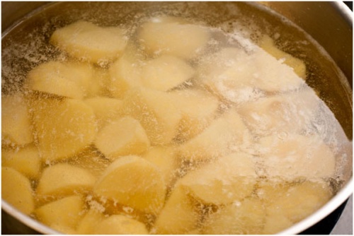 Жареный картофель с красным луком